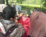 Besucherinnen unterschiedlichster Herkunft stöberten auf dem Promenaden-Flohmarkt gemeinsam nach Kleidung, kleinen Schät
